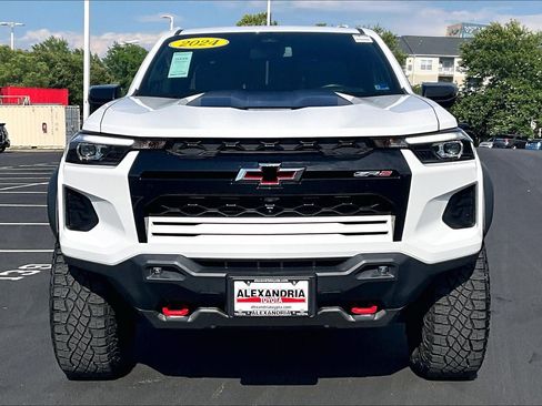 Used 2024 Chevrolet Colorado ZR2 w/ ZR2 Convenience Package III AWD/4WD image 3