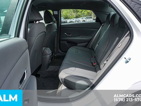 Used 2025 Hyundai Elantra Sport image 21