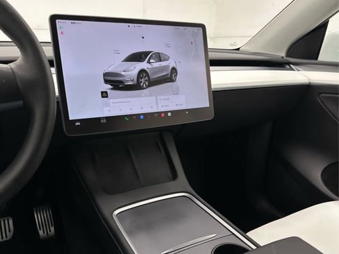 Used 2023 Tesla Model Y Long Range image 27