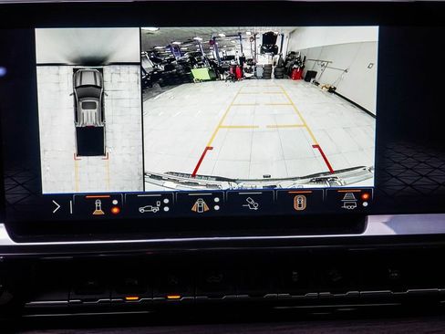 Used 2024 GMC Sierra 1500 SLT w/ SLT Premium Plus Package image 27