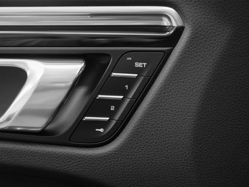 Used 2025 Porsche Macan image 28