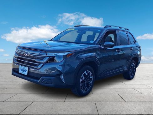 Used 2025 Subaru Forester Premium w/ Convenience Package #1 image 3