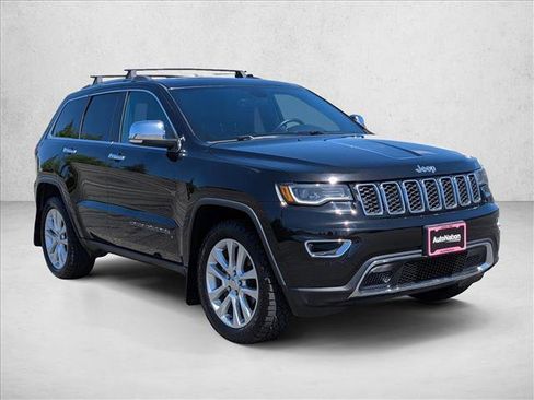 Used 2017 Jeep Grand Cherokee Limited w/ Luxury Group II image 3