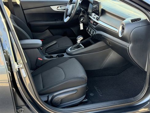 Used 2024 Kia Forte LXS w/ LXS Technology Package image 24