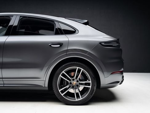 Used 2023 Porsche Cayenne Turbo image 19