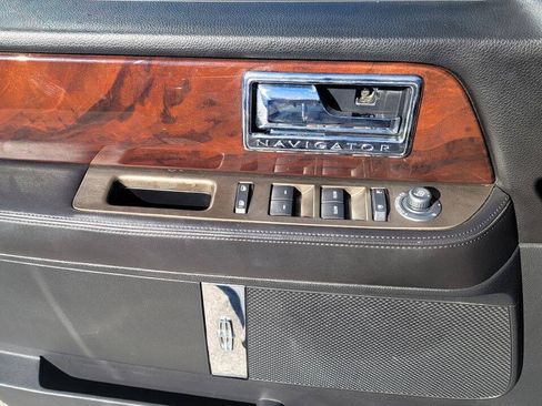 Used 2014 Lincoln Navigator L 2WD image 13