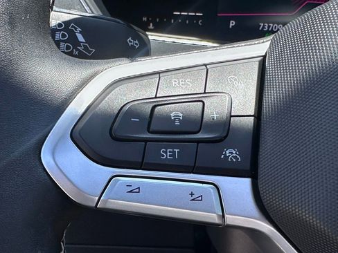 Used 2023 Volkswagen Tiguan SE R-Line FWD image 29