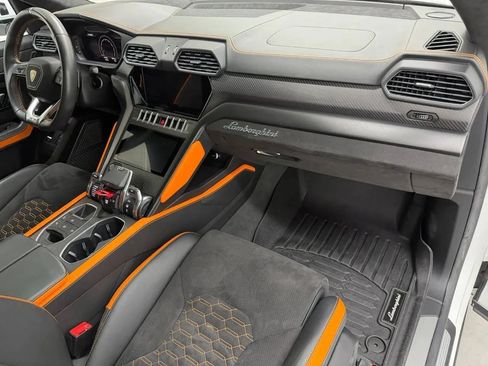 Used 2022 Lamborghini Urus AWD/4WD image 9