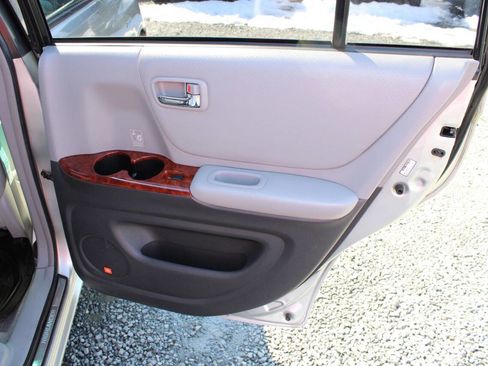 Used 2005 Toyota Highlander Limited image 21