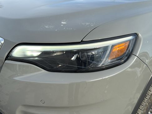 Used 2021 Jeep Cherokee Limited image 9