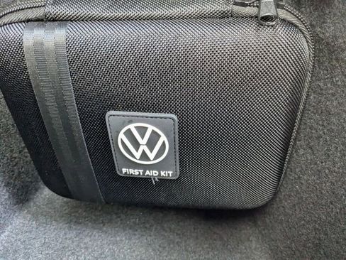Used 2022 Volkswagen Tiguan SE AWD/4WD image 36