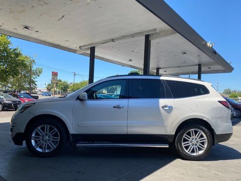 Used 2015 Chevrolet Traverse LT w/ Style and Technology Package FWD image 6