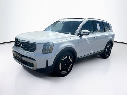 Used 2025 Kia Telluride S AWD/4WD image 3