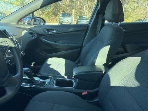 Used 2019 Chevrolet Cruze LT w/ Convenience Package image 11