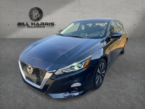 Used 2021 Nissan Altima 2.5 SL image 1