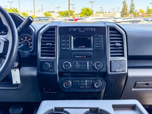 Used 2017 Ford F150 XLT image 12