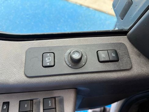 Used 2011 Ford F350 Lariat w/ Lariat Interior Pkg image 18