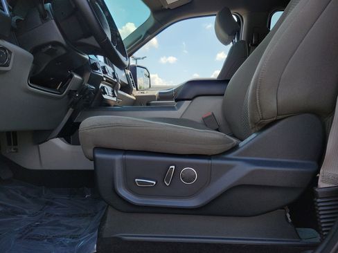 Used 2018 Ford F150 XLT w/ Equipment Group 302A Luxury image 16