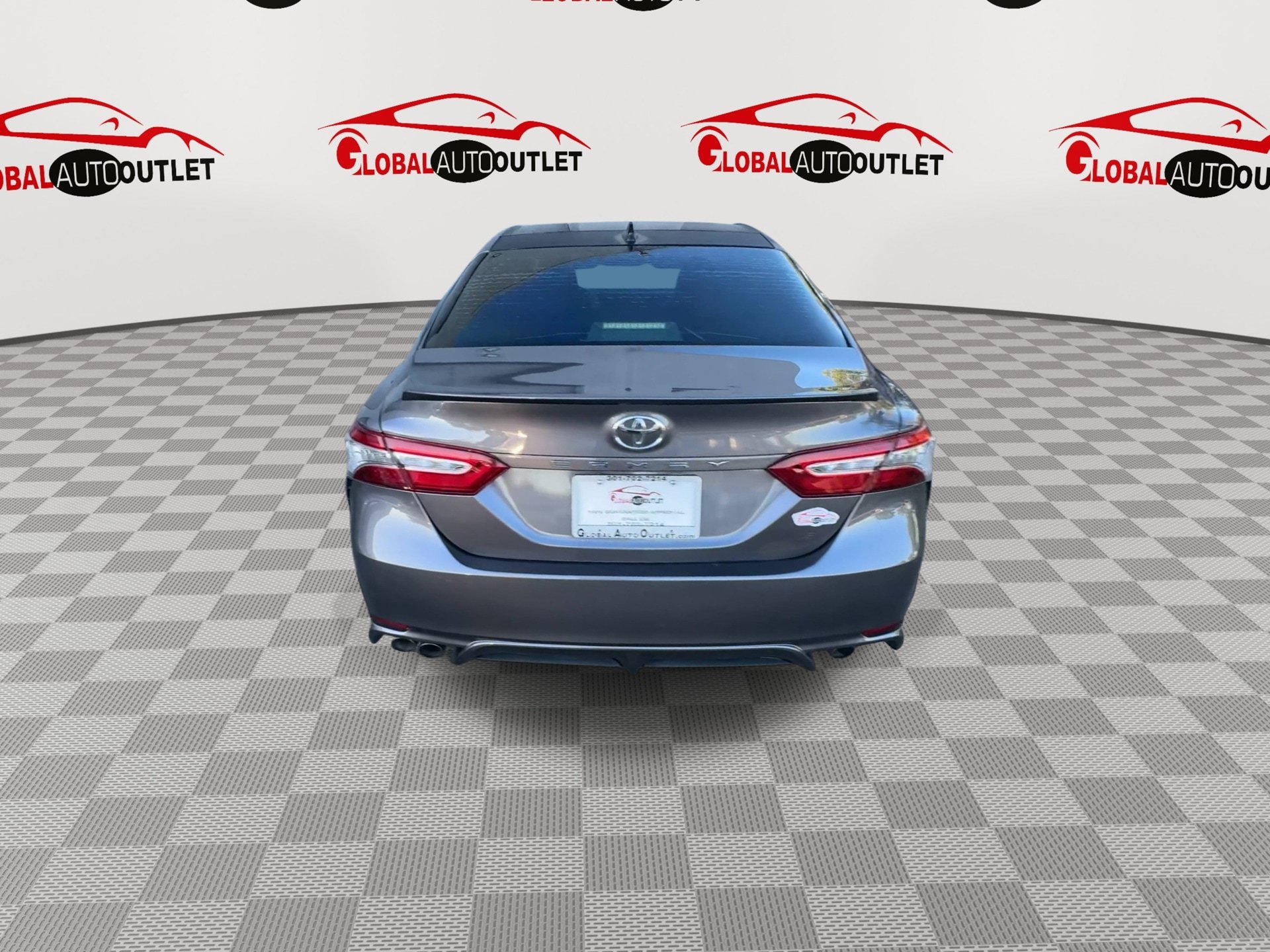 Used 2020 Toyota Camry XSE FWD image 7