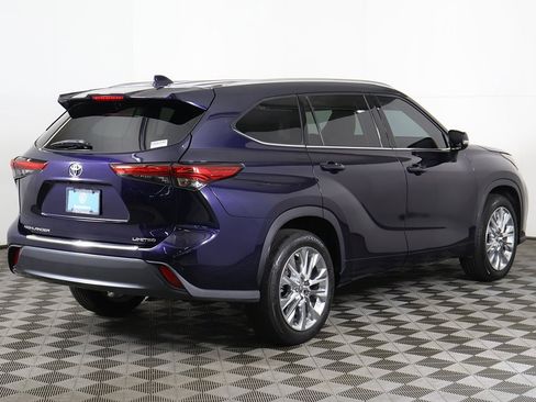 Used 2020 Toyota Highlander Limited image 12