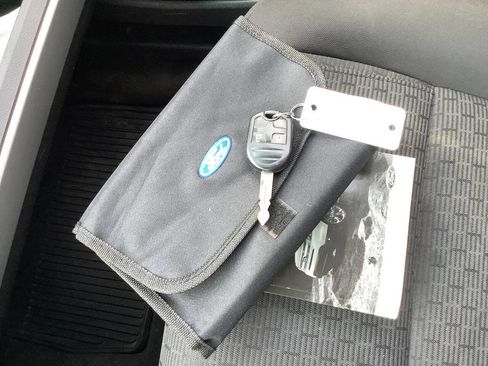 Used 2015 Ford Explorer XLT image 46