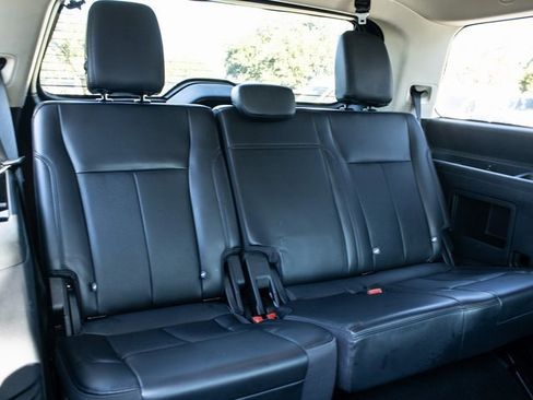 Used 2024 Ford Expedition XLT image 20