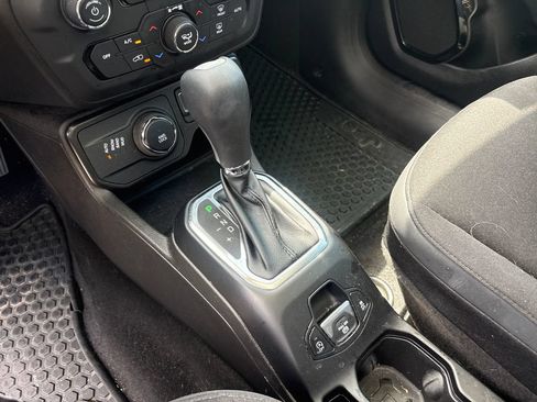 Used 2023 Jeep Renegade Altitude w/ Sun/Sound Group AWD/4WD image 27