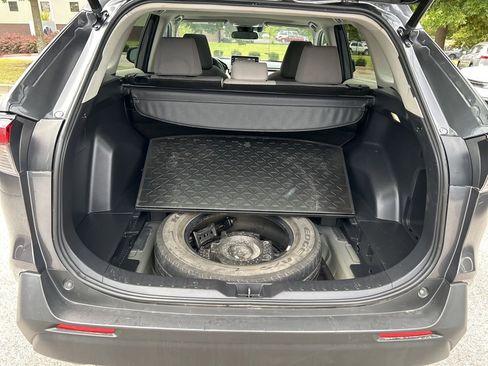 Used 2022 Toyota RAV4 XLE w/ Convenience Package image 33