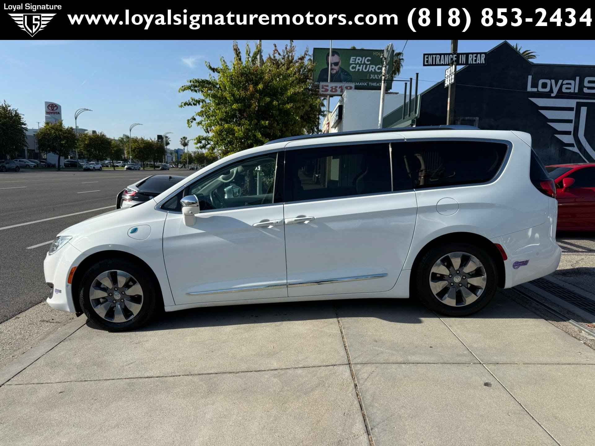 Used 2018 Chrysler Pacifica Limited w/ Advanced Safetytec Group FWD image 4