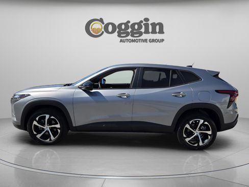 Used 2025 Chevrolet Trax RS w/ Driver Confidence Package FWD image 2