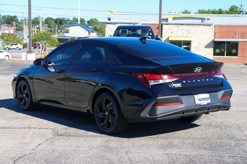 Used 2026 Hyundai Elantra Sport FWD image 5