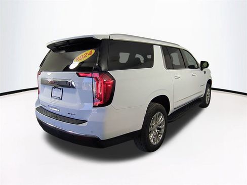 Used 2024 GMC Yukon XL SLT image 5