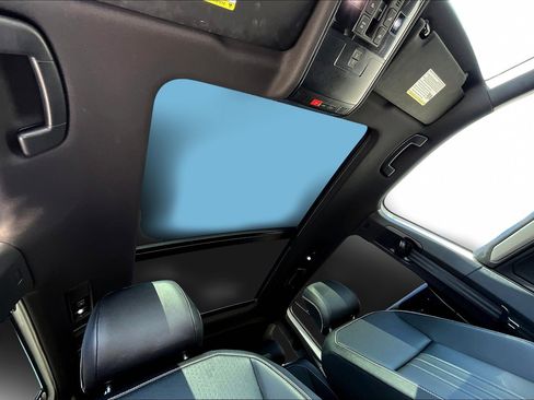 Used 2022 Volkswagen Tiguan SE R-Line image 29