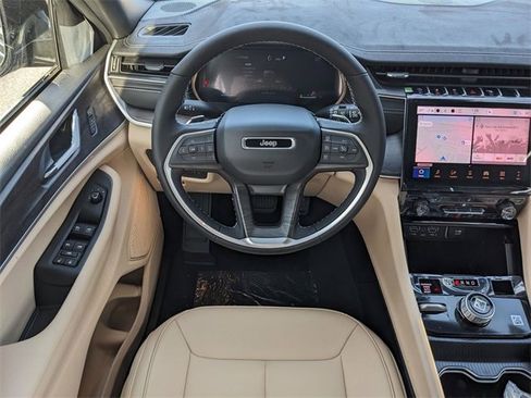 New 2025 Jeep Grand Cherokee Limited image 13