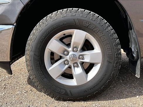 Used 2014 RAM 1500 Classic SLT AWD/4WD image 31