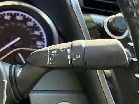 Used 2020 Toyota Camry XLE FWD image 27
