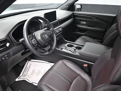 Used 2025 Honda Pilot Black Edition image 15