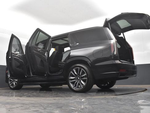 Used 2023 Cadillac Escalade Sport Platinum w/ Heavy-Duty Trailer Package AWD/4WD image 33