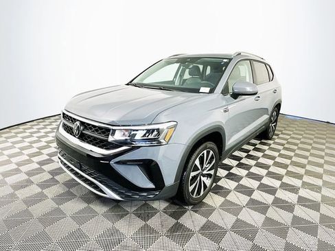 Used 2023 Volkswagen Taos SE image 5