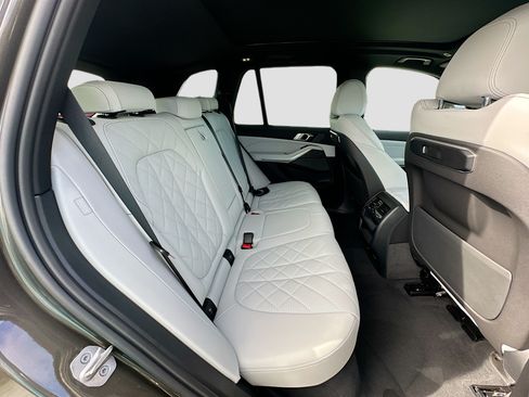 Used 2024 BMW X5 sDrive40i w/ M Sport Package RWD image 29