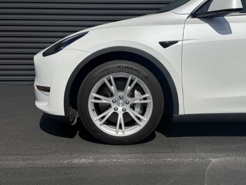 Used 2022 Tesla Model Y Long Range AWD/4WD image 13