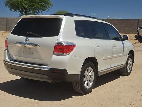 Used 2013 Toyota Highlander Plus FWD image 5