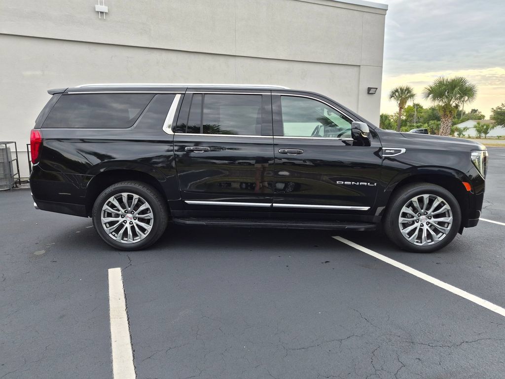 Used 2021 GMC Yukon XL Denali w/ Advanced Technology Package AWD/4WD image 4