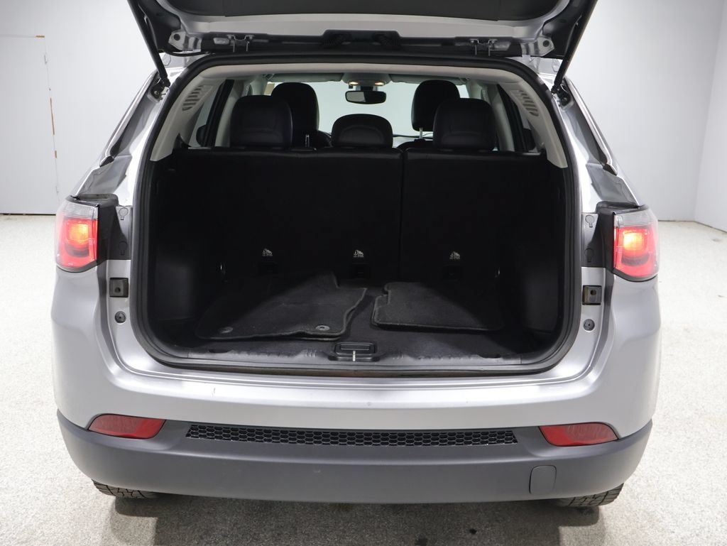 Used 2018 Jeep Compass Latitude AWD/4WD image 19
