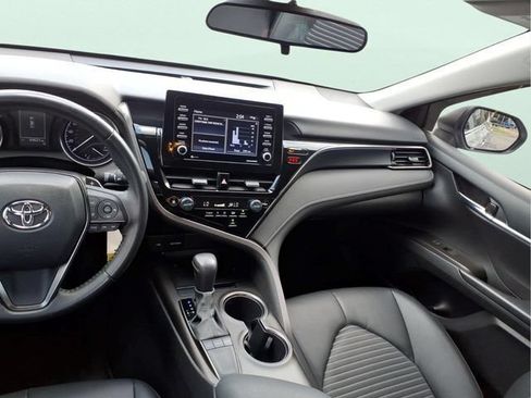 Used 2022 Toyota Camry SE FWD image 19
