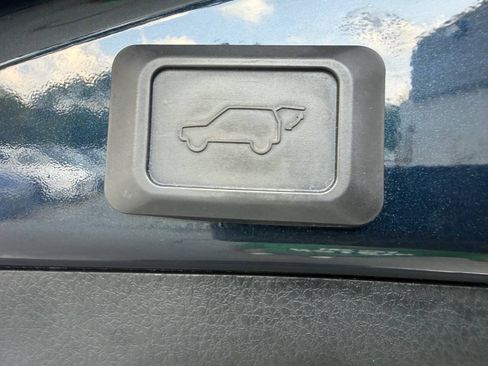 Used 2018 Toyota RAV4 XLE AWD/4WD image 8