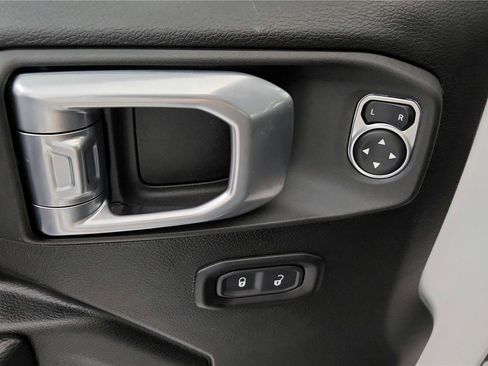 Used 2022 Jeep Wrangler Unlimited Sport image 19