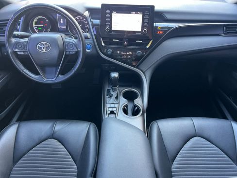 Used 2021 Toyota Camry SE image 4