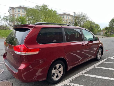 Used 2014 Toyota Sienna LE FWD image 8