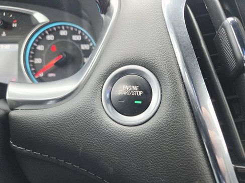 Used 2023 Chevrolet Traverse LT image 29